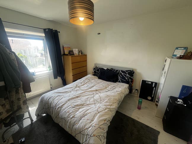 Room available for rent in house share  Main Photo