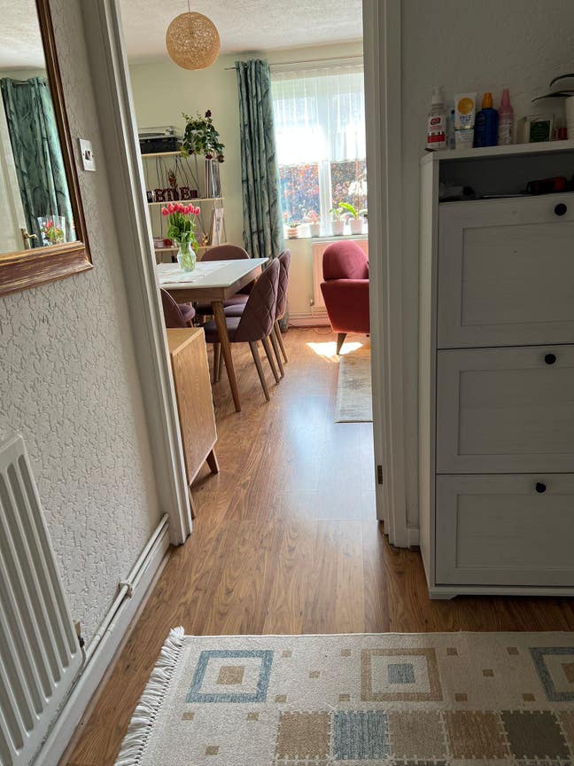 Single Room with a double bed in Southfields Main Photo