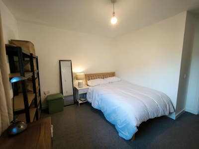 Fringe Spare Room Main Photo