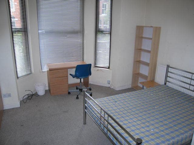 5 bed student house - fantastic location Main Photo