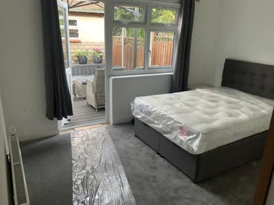 Newly refurbished rooms to rent Main Photo