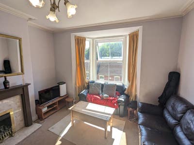 Double bed in a 4-bed house near Clifton Triangle Main Photo