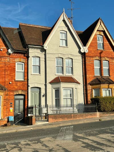 Flat In Shared House Main Photo
