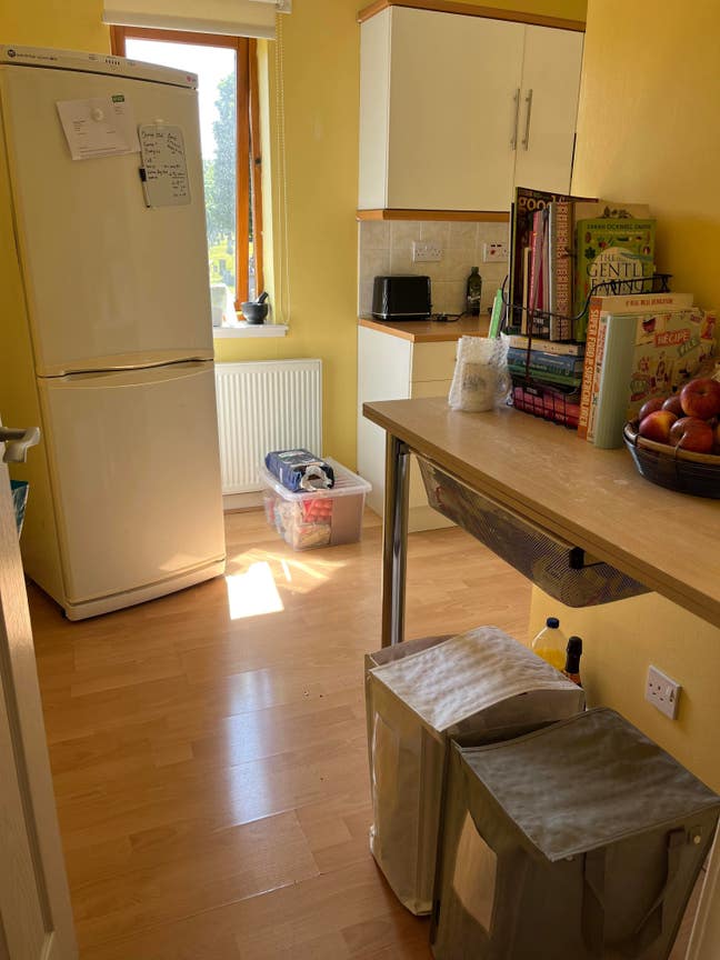 Double room in 3 bed flat in Leith area. Main Photo