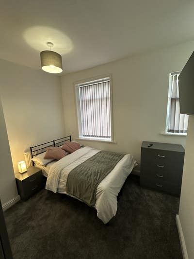 New refurbished en-suite double room Main Photo