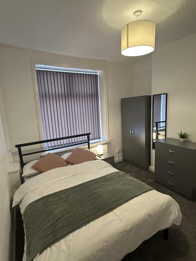 New refurbished en-suite double room Main Photo