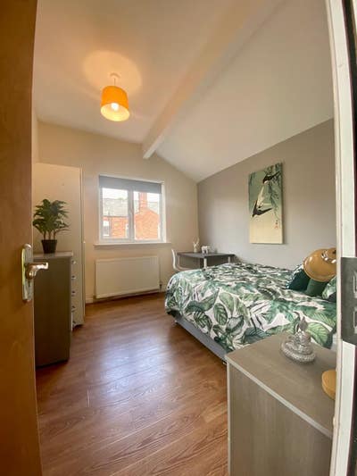 Charming Double Room Near Curry Mile  Main Photo