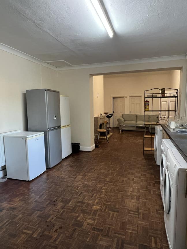 Beautiful home with perfect location to city centr Main Photo