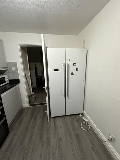 Room to rent for single in newly renovated house Main Photo