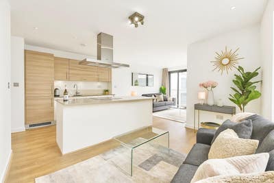 🍭✅Stunning EN-SUITES Available near E14 Main Photo