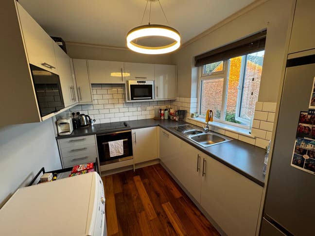 Looking for a friendly flatmate Main Photo