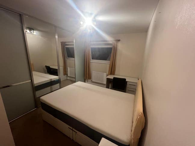 One double bed ensuite room available Main Photo
