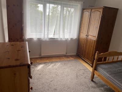 Single bed double room  Main Photo