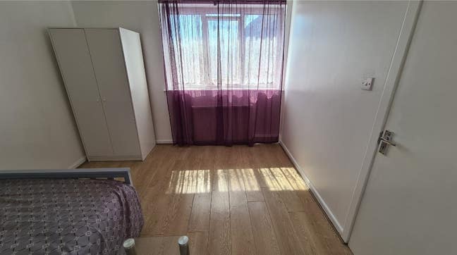 Master Room in Newly Renovate SE2 9DG  Main Photo