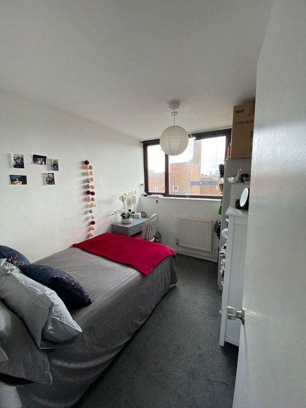 Refurbished room by Old street - N1 Main Photo