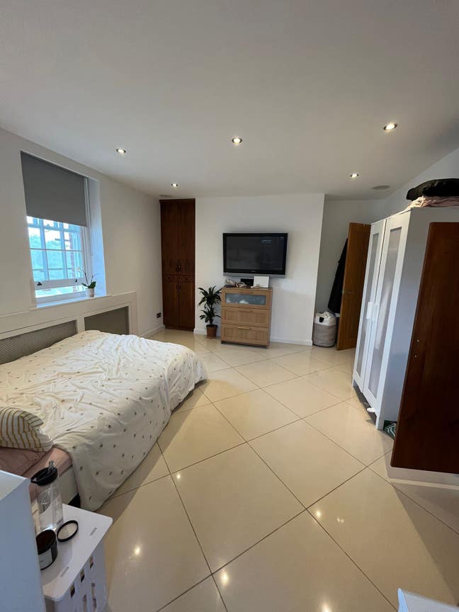 Charming & Spacious Double Bedroom in Notting Hill Main Photo