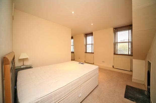 Large Ensuite Double Bedroom  Main Photo
