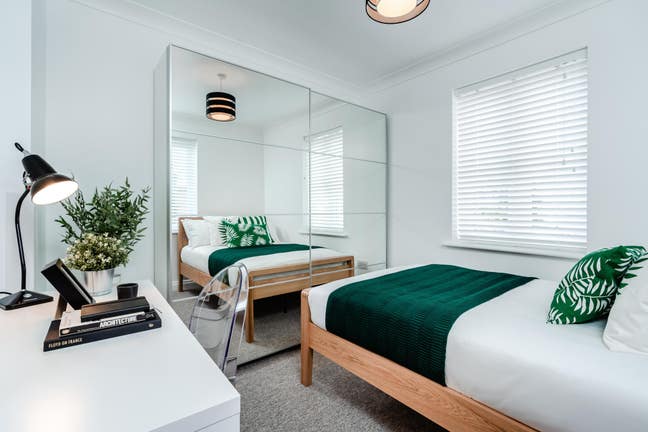 ⭐️ New: Double En-Suite  | Free Bills & Cleaner Main Photo