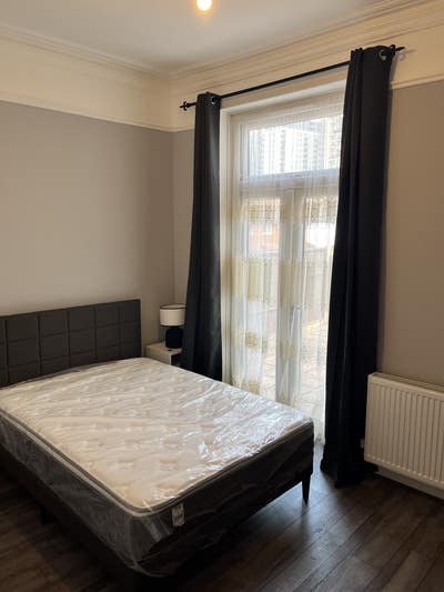 En-suite room near Sutton station  Main Photo