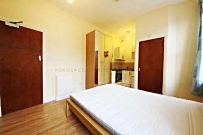 Studio Flat in Brixton Main Photo