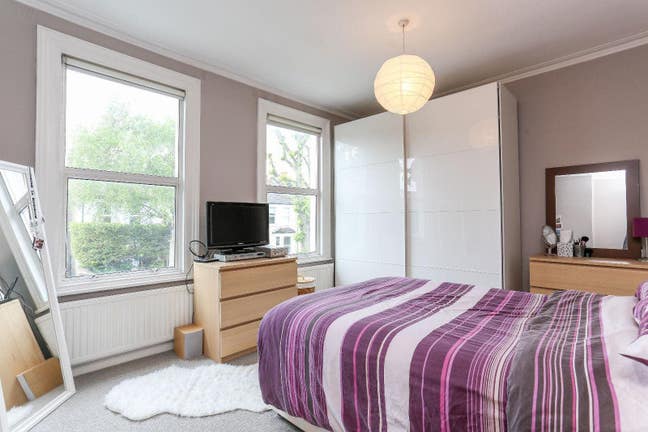 Spacious Bedroom near Northfields Station W13 Main Photo