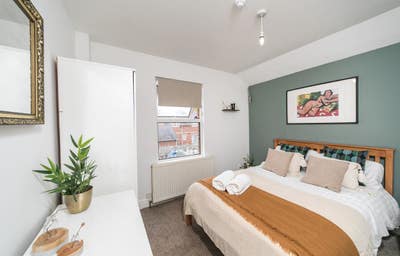 Lovely Double Room in a House Share Main Photo