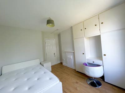 Cozy Bedroom - No Deposit + Bills Included! Main Photo