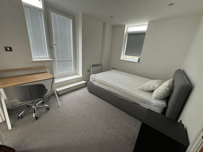 Lovely Double Room + Ensuite in Shared Apartment Main Photo