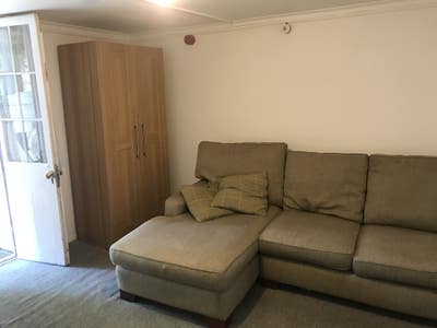 Ground floor flat close to centre of town Main Photo