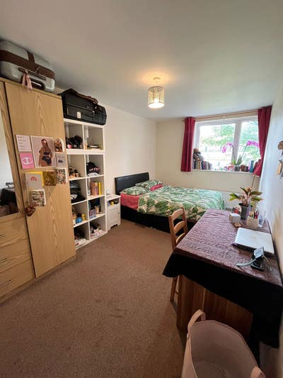 Brand New 4 Bed With a Garden Main Photo