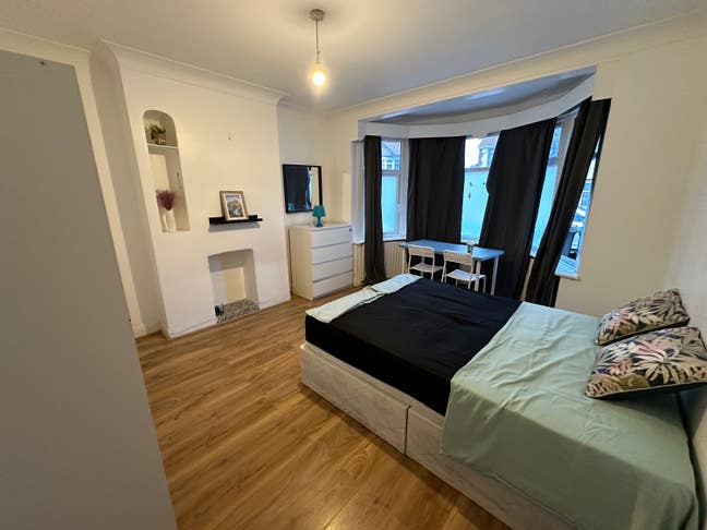 Double Room Available Now / Double Singe Use Main Photo