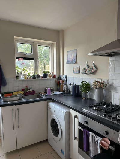 Single room in a lovely house Main Photo