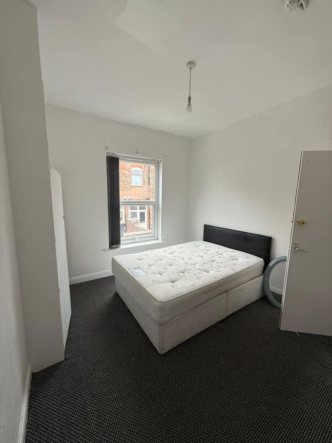 4 Double Rooms next to Crumpsall Park M8  Main Photo