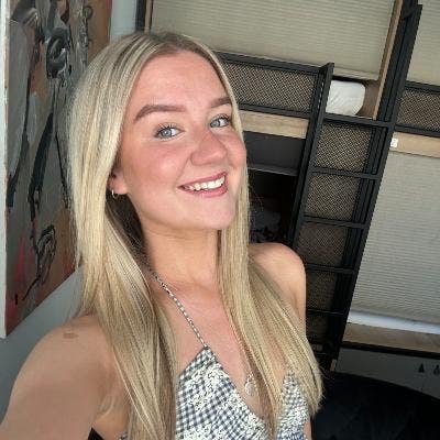 Professional Female seeks a single or double room Main Photo