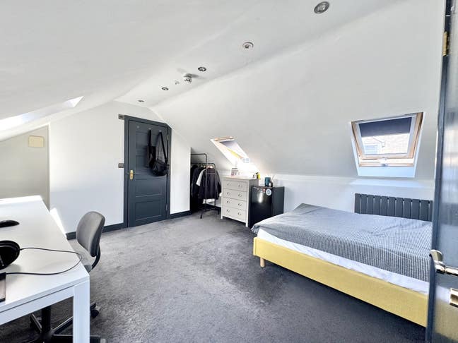 Ensuite Double Room | Chatham Centre | Avail imm Main Photo