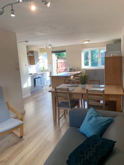 Room with an en-suite in central location Main Photo