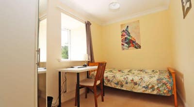 A single &an En-suit double bedrooms, all bill inc Main Photo