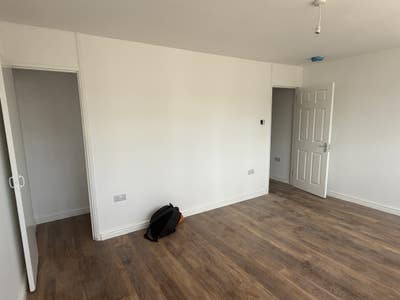 Spacious 6-Bedroom Flat | Excellent Location – Pla Main Photo