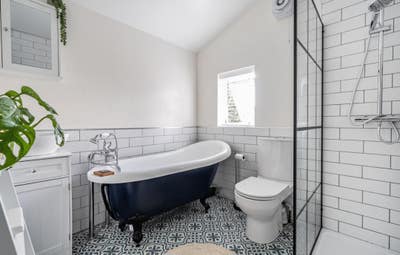 Double room available in our home Main Photo