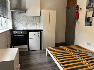 Self-Contained Studio Flat - Dss Welcome Main Photo