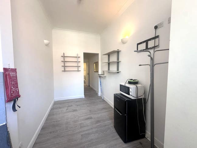 Studio to Let on Finchley Road All Bills Included Main Photo