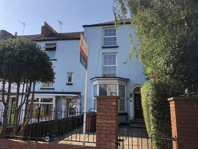 6 Double en-suite rooms available Northampton Main Photo