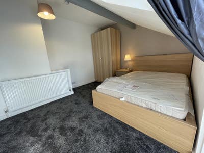 Beautiful new double room on edge of City Centre Main Photo