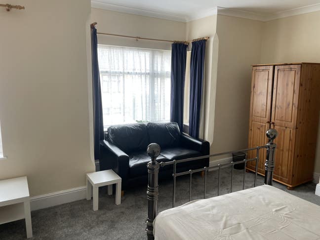 Very Large Double Room Near Town Centre   Main Photo