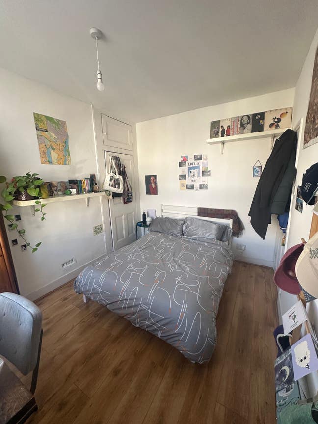 Double Room in Big 4 Bed House  Main Photo