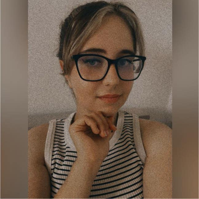 I am a female aged 22. I am looking for a dou... Main Photo