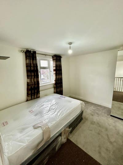 2 Double Rooms to Let in Thornton Heath, CR7  Main Photo