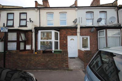 4 Bed Terraced House at E17 Main Photo