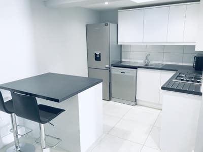 Modern large 1 bedroom flat📍RG1📍Private parking Main Photo