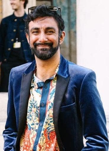 Professional lighting designer looking for a room. Main Photo